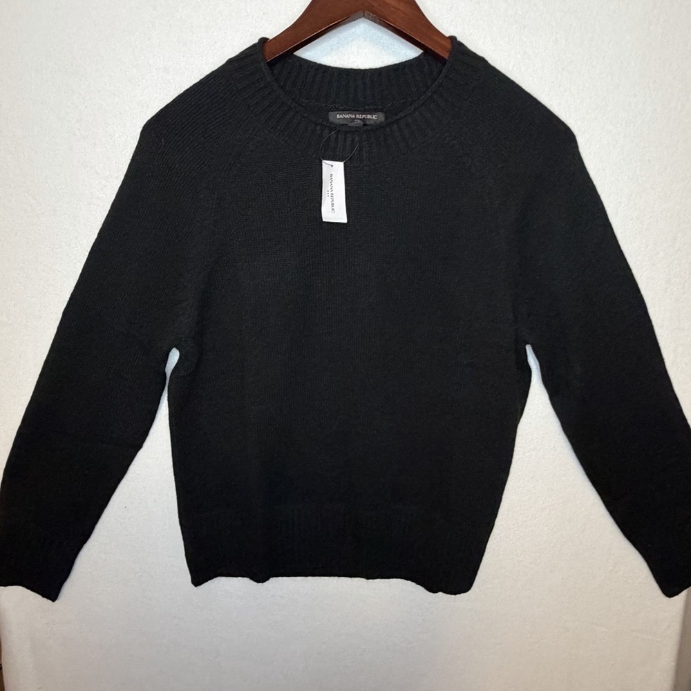 Woman's Banana Republic Black‎ Knit Sweater Size Medium/Ribbed Sleeves/Classic
